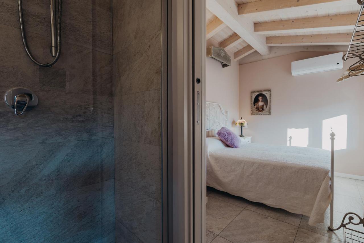 Le Due Dame Hotell Manerba del Garda Exteriör bild