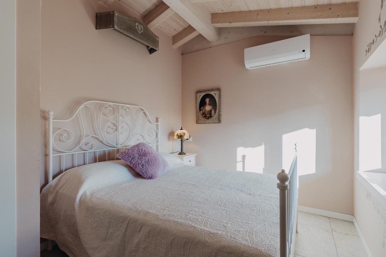 Le Due Dame Hotell Manerba del Garda Exteriör bild