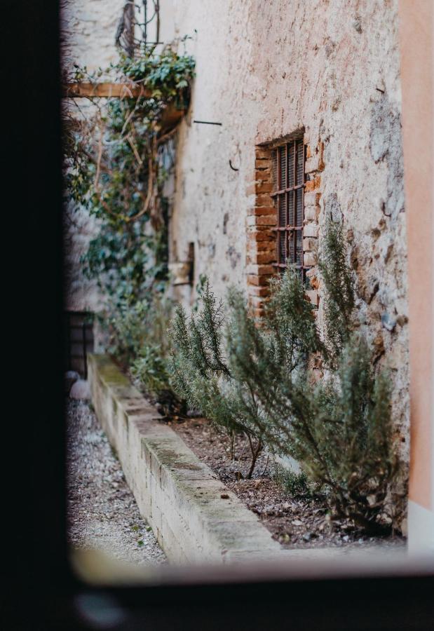 Le Due Dame Hotell Manerba del Garda Exteriör bild